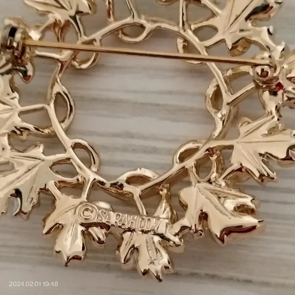 Sarah Coventry Gold and Silver Tone Leaf Wreath Brooch Pin 2" - Picture 7 of 7